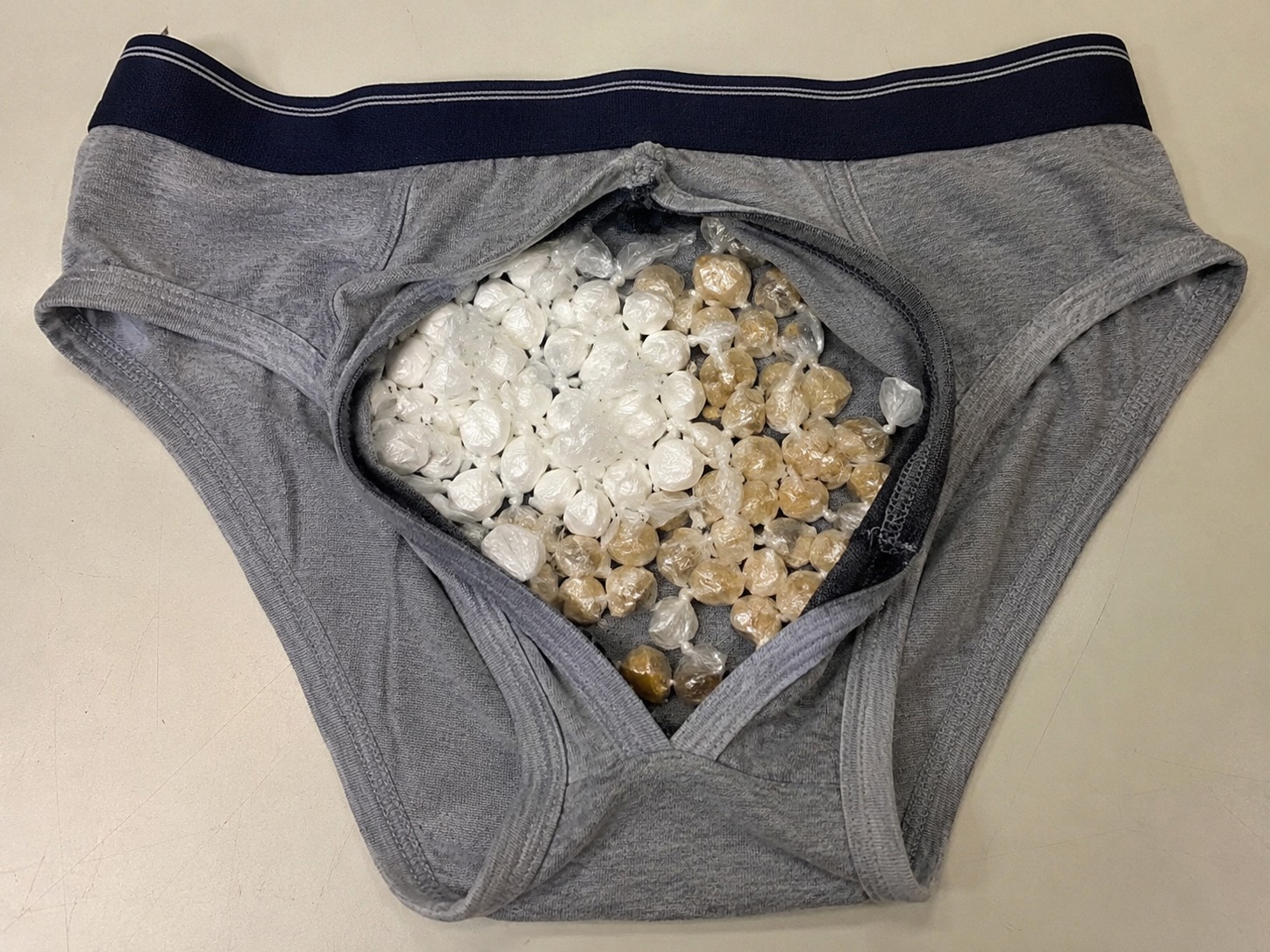 Após perseguição, homem é preso com cueca recheada de drogas no Parque da Cidade